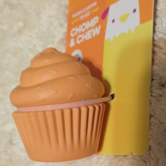 NWT ~ Leaps & Bounds Chicken Scented Rubber Cupcake Dog Toy ~ 2.5" (L) X 3" (H) - Picture 2 of 7